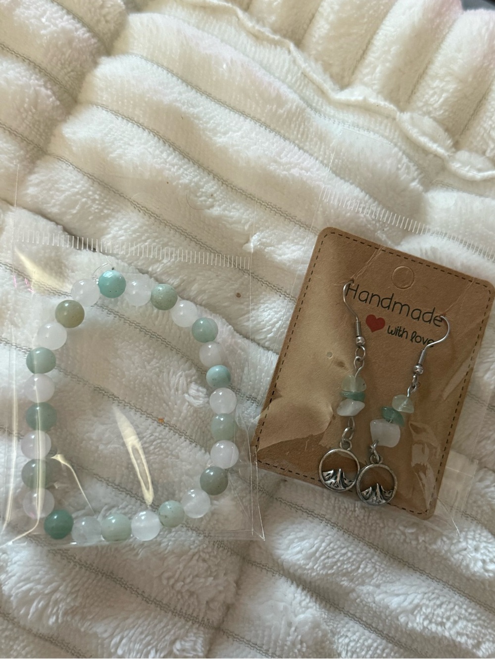Bracelet Pale Amazonite/White Jade/hypoallergenic green adventurine earring